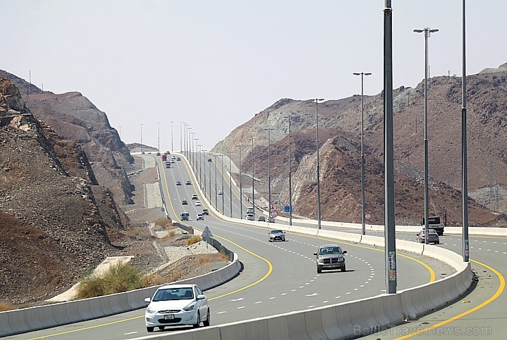 Travelnews.lv iepazīst Šārdžas emirāta lieliskos lielceļus ar 120 km/h. Atbalsta: VisitSharjah.com un Novatours.lv Travelnews.lv iepazīst Šārdžas emirāta lieliskos lielceļus ar 120 km/h. Atbalsta: VisitSharjah.com un Novatours.lv 270320