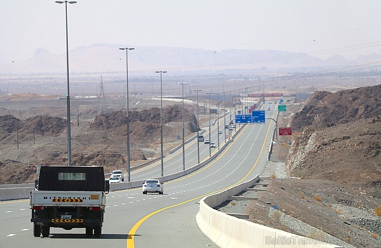 Travelnews.lv iepazīst Šārdžas emirāta lieliskos lielceļus ar 120 km/h. Atbalsta: VisitSharjah.com un Novatours.lv Travelnews.lv iepazīst Šārdžas emirāta lieliskos lielceļus ar 120 km/h. Atbalsta: VisitSharjah.com un Novatours.lv 270322