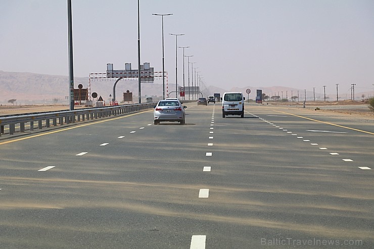 Travelnews.lv iepazīst Šārdžas emirāta lieliskos lielceļus ar 120 km/h. Atbalsta: VisitSharjah.com un Novatours.lv Travelnews.lv iepazīst Šārdžas emirāta lieliskos lielceļus ar 120 km/h. Atbalsta: VisitSharjah.com un Novatours.lv 270329