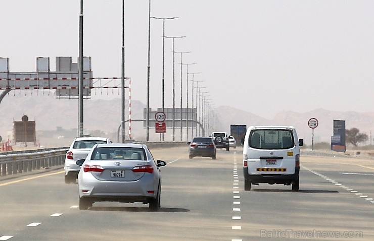 Travelnews.lv iepazīst Šārdžas emirāta lieliskos lielceļus ar 120 km/h. Atbalsta: VisitSharjah.com un Novatours.lv Travelnews.lv iepazīst Šārdžas emirāta lieliskos lielceļus ar 120 km/h. Atbalsta: VisitSharjah.com un Novatours.lv 270330