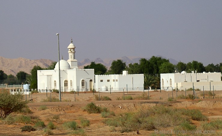 Travelnews.lv iepazīst Šārdžas emirāta lieliskos lielceļus ar 120 km/h. Atbalsta: VisitSharjah.com un Novatours.lv Travelnews.lv iepazīst Šārdžas emirāta lieliskos lielceļus ar 120 km/h. Atbalsta: VisitSharjah.com un Novatours.lv 270340