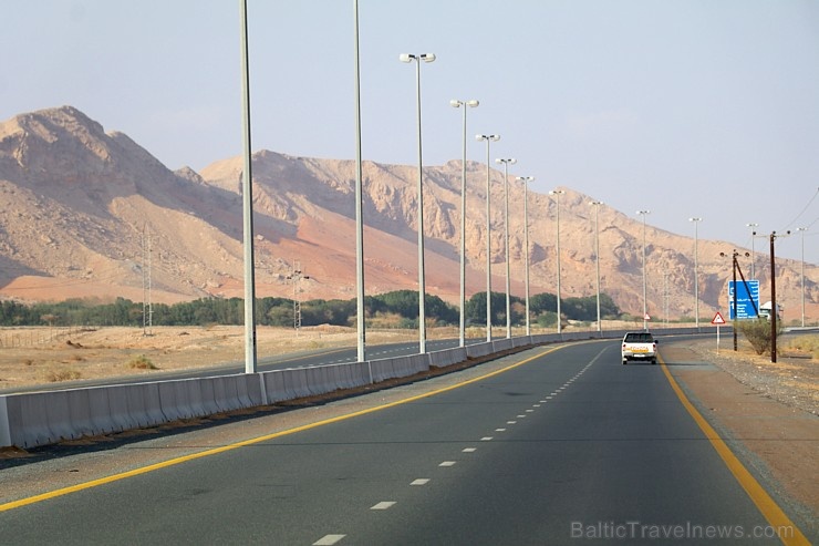Travelnews.lv iepazīst Šārdžas emirāta lieliskos lielceļus ar 120 km/h. Atbalsta: VisitSharjah.com un Novatours.lv Travelnews.lv iepazīst Šārdžas emirāta lieliskos lielceļus ar 120 km/h. Atbalsta: VisitSharjah.com un Novatours.lv 270344