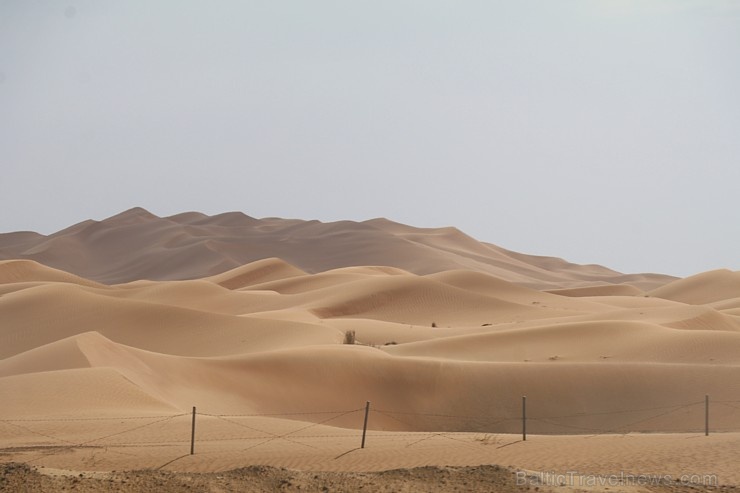 Travelnews.lv iepazīst Šārdžas emirāta lieliskos lielceļus ar 120 km/h. Atbalsta: VisitSharjah.com un Novatours.lv Travelnews.lv iepazīst Šārdžas emirāta lieliskos lielceļus ar 120 km/h. Atbalsta: VisitSharjah.com un Novatours.lv 270345