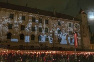 Rīgā Lāčplēša dienā godina Latvijas tautas varoņus