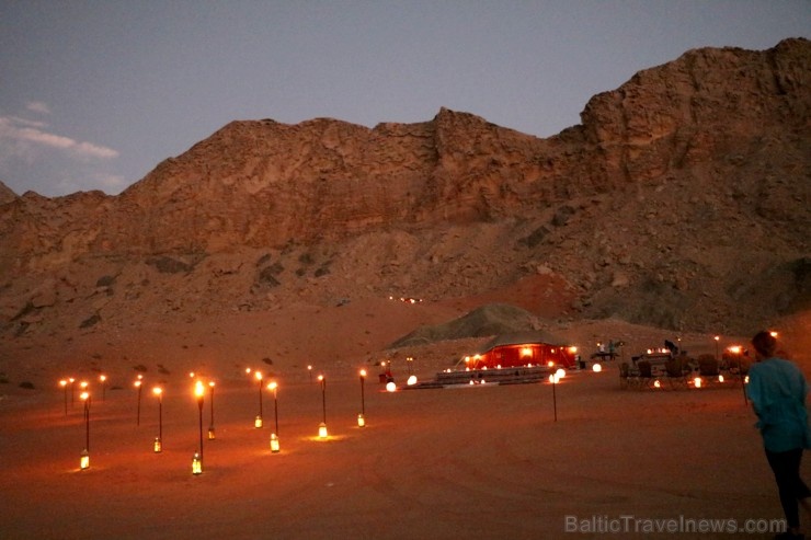 Travelnews.lv izbauda tuksnesī nakts vakariņas un zvaigznes teleskopā. Atbalsta: VisitSharjah.com un Novatours.lv Travelnews.lv izbauda tuksnesī nakts vakariņas un zvaigznes teleskopā. Atbalsta: VisitSharjah.com un Novatours.lv 271068