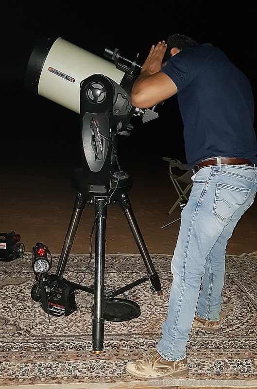 Travelnews.lv izbauda tuksnesī nakts vakariņas un zvaigznes teleskopā. Atbalsta: VisitSharjah.com un Novatours.lv Travelnews.lv izbauda tuksnesī nakts vakariņas un zvaigznes teleskopā. Atbalsta: VisitSharjah.com un Novatours.lv 271087