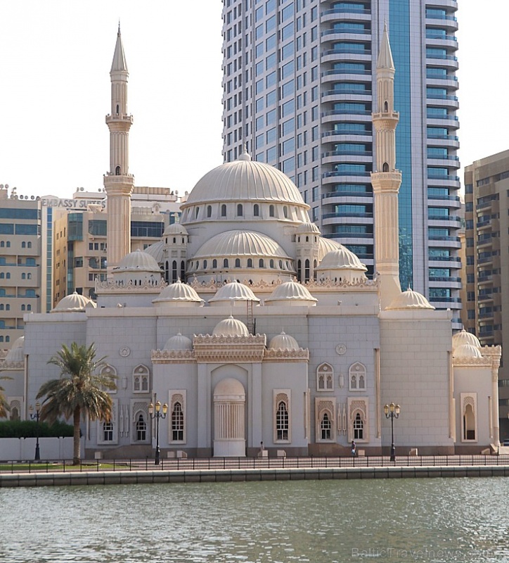 Travelnews.lv ekskursijas veidā apmeklē skaistu mošeju Šārdžas emirātā. Atbalsta: VisitSharjah.com un Novatours.lv Travelnews.lv ekskursijas veidā apmeklē skaistu mošeju Šārdžas emirātā. Atbalsta: VisitSharjah.com un Novatours.lv 271225