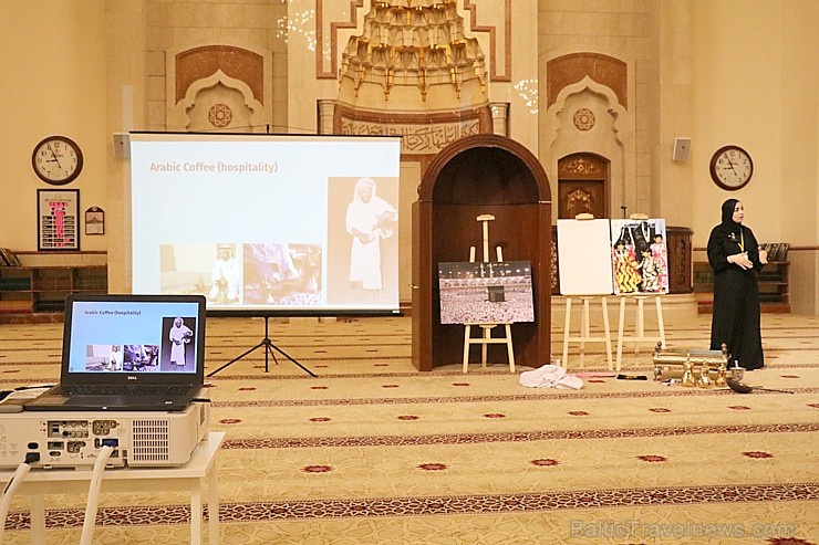 Travelnews.lv ekskursijas veidā apmeklē skaistu mošeju Šārdžas emirātā. Atbalsta: VisitSharjah.com un Novatours.lv Travelnews.lv ekskursijas veidā apmeklē skaistu mošeju Šārdžas emirātā. Atbalsta: VisitSharjah.com un Novatours.lv 271227
