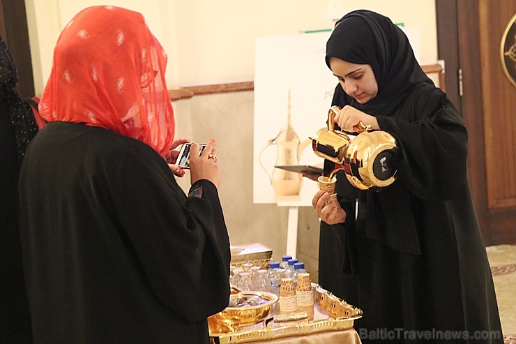 Travelnews.lv ekskursijas veidā apmeklē skaistu mošeju Šārdžas emirātā. Atbalsta: VisitSharjah.com un Novatours.lv Travelnews.lv ekskursijas veidā apmeklē skaistu mošeju Šārdžas emirātā. Atbalsta: VisitSharjah.com un Novatours.lv 271242