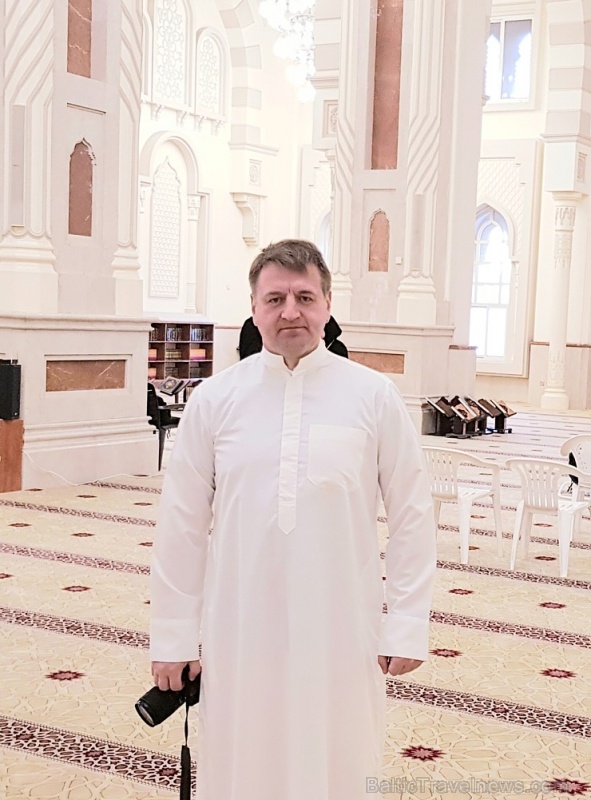 Travelnews.lv ekskursijas veidā apmeklē skaistu mošeju Šārdžas emirātā. Atbalsta: VisitSharjah.com un Novatours.lv Travelnews.lv ekskursijas veidā apmeklē skaistu mošeju Šārdžas emirātā. Atbalsta: VisitSharjah.com un Novatours.lv 271249