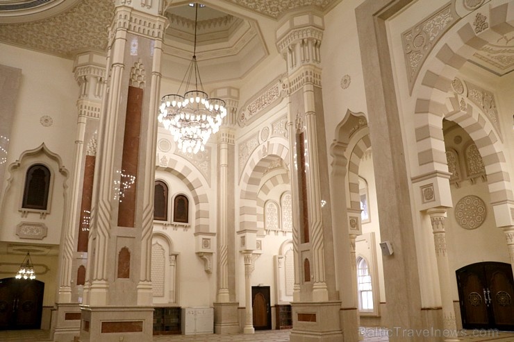 Travelnews.lv ekskursijas veidā apmeklē skaistu mošeju Šārdžas emirātā. Atbalsta: VisitSharjah.com un Novatours.lv Travelnews.lv ekskursijas veidā apmeklē skaistu mošeju Šārdžas emirātā. Atbalsta: VisitSharjah.com un Novatours.lv 271250