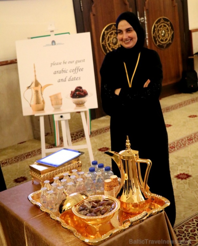 Travelnews.lv ekskursijas veidā apmeklē skaistu mošeju Šārdžas emirātā. Atbalsta: VisitSharjah.com un Novatours.lv Travelnews.lv ekskursijas veidā apmeklē skaistu mošeju Šārdžas emirātā. Atbalsta: VisitSharjah.com un Novatours.lv 271253