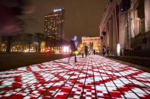 Gaismas festivāls «Staro Rīga» pārsteidz ar ceturtajai dimensijai veltītiem mākslas objektiem