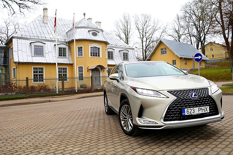 Travelnews.lv Latvijas svētku dzimšanas dienu sagaida ar jauno «Lexus RX450HL» 271470