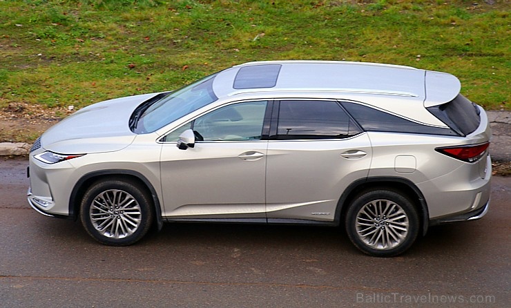 Travelnews.lv Latvijas svētku dzimšanas dienu sagaida ar jauno «Lexus RX450HL» 271484