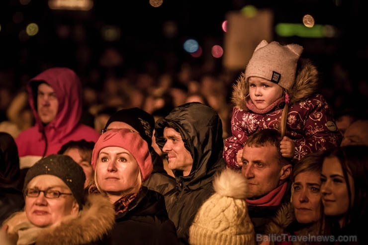 Tūkstošiem liepājnieku un Liepājas viesu atzīmē Latvijas Neatkarības proklamēšanas 101. gadadienu Tūkstošiem liepājnieku un Liepājas viesu atzīmē Latvijas Neatkarības proklamēšanas 101. gadadienu 271508