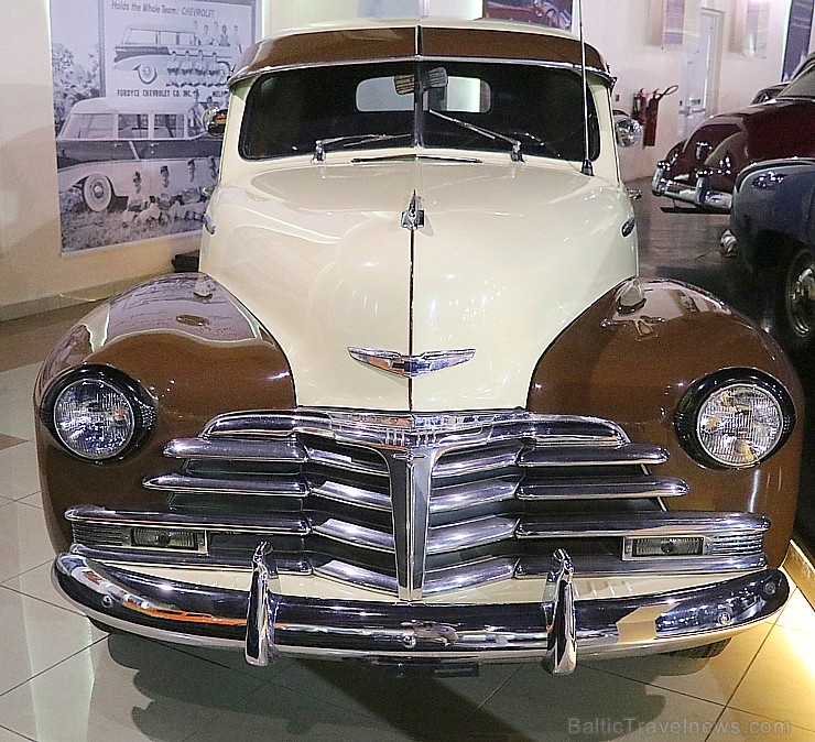 Travelnews.lv apmeklē automobiļu muzeju «Sharjah Classic Cars Museum». Atbalsta: VisitSharjah.com un Novatours.lv Travelnews.lv apmeklē automobiļu muzeju «Sharjah Classic Cars Museum». Atbalsta: VisitSharjah.com un Novatours.lv 271644