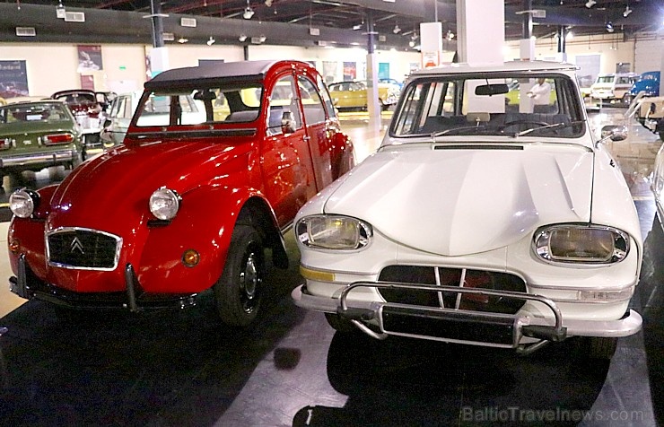 Travelnews.lv apmeklē automobiļu muzeju «Sharjah Classic Cars Museum». Atbalsta: VisitSharjah.com un Novatours.lv Travelnews.lv apmeklē automobiļu muzeju «Sharjah Classic Cars Museum». Atbalsta: VisitSharjah.com un Novatours.lv 271654