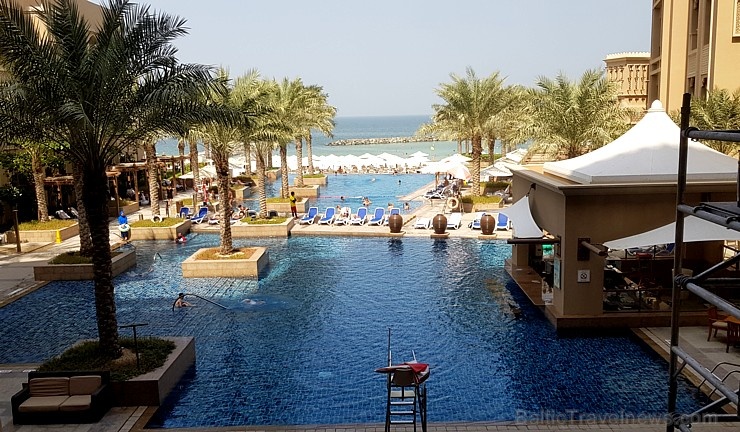 Travelnews,lv izbauda viesnīcas «Sheraton Sharjah Beach Resort & Spa» pludmali. Atbalsta: VisitSharjah.com un Novatours.lv Travelnews,lv izbauda viesnīcas «Sheraton Sharjah Beach Resort & Spa» pludmali. Atbalsta: VisitSharjah.com un Novatours.lv 271905
