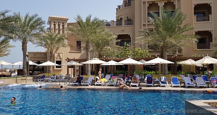 Travelnews,lv izbauda viesnīcas «Sheraton Sharjah Beach Resort & Spa» pludmali. Atbalsta: VisitSharjah.com un Novatours.lv Travelnews,lv izbauda viesnīcas «Sheraton Sharjah Beach Resort & Spa» pludmali. Atbalsta: VisitSharjah.com un Novatours.lv 271907