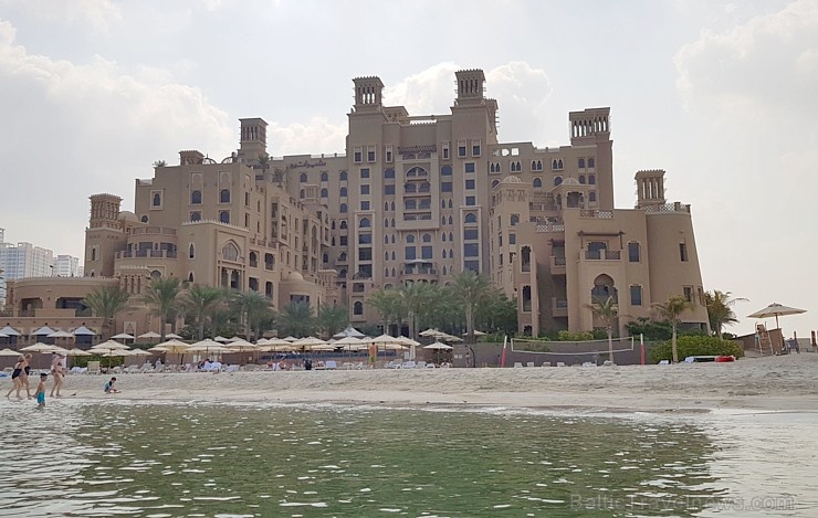 Travelnews,lv izbauda viesnīcas «Sheraton Sharjah Beach Resort & Spa» pludmali. Atbalsta: VisitSharjah.com un Novatours.lv Travelnews,lv izbauda viesnīcas «Sheraton Sharjah Beach Resort & Spa» pludmali. Atbalsta: VisitSharjah.com un Novatours.lv 271911
