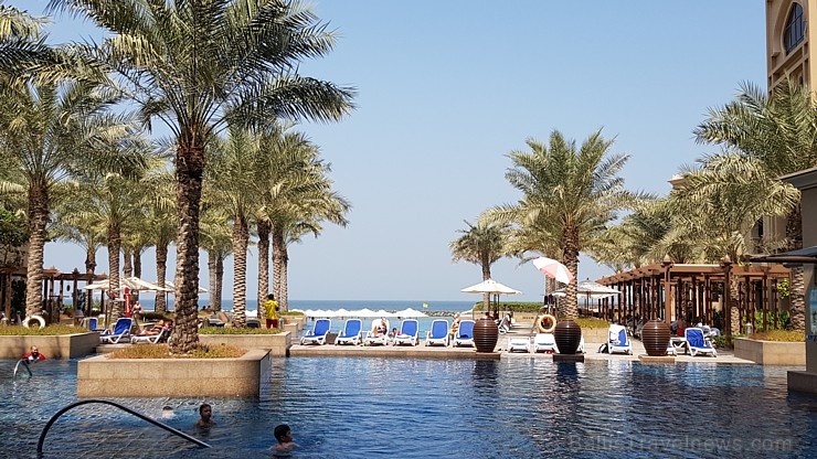 Travelnews,lv izbauda viesnīcas «Sheraton Sharjah Beach Resort & Spa» pludmali. Atbalsta: VisitSharjah.com un Novatours.lv Travelnews,lv izbauda viesnīcas «Sheraton Sharjah Beach Resort & Spa» pludmali. Atbalsta: VisitSharjah.com un Novatours.lv 271912