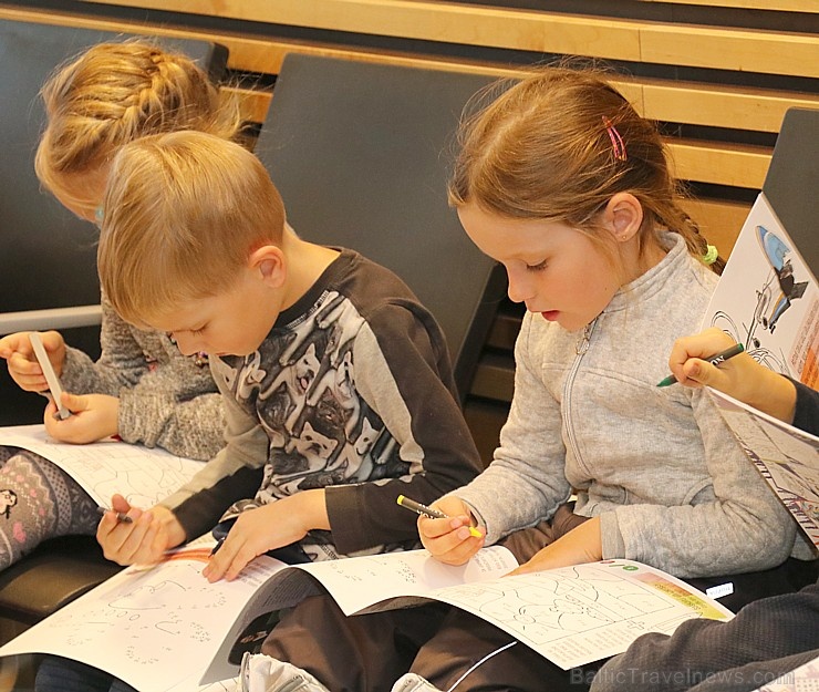 Tagad bērni starptautiskajā lidostā Rīga latviešu un angļu valodā iegūs jauku grāmatiņu «Domā, krāso, atrisini!» Tagad bērni starptautiskajā lidostā Rīga latviešu un angļu valodā iegūs jauku grāmatiņu «Domā, krāso, atrisini!» 271966
