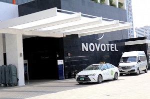 Travelnews.lv iepazīst jauno viesnīcu «Novotel Sharjah Expo Centre» un pusdieno
