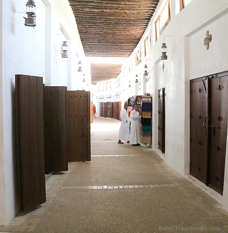 Travelnews.lv apmeklē Šārdžas moderno tirgu - suvenīri, antikvariāti, dekorācijas, mantas. Atbalsta: VisitSharjah.com un Novatours.lv Travelnews.lv apmeklē Šārdžas moderno tirgu - suvenīri, antikvariāti, dekorācijas, mantas. Atbalsta: VisitSharjah.com un Novatours.lv 272082