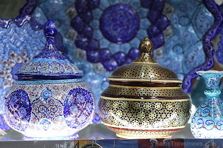Travelnews.lv apmeklē Šārdžas moderno tirgu - suvenīri, antikvariāti, dekorācijas, mantas. Atbalsta: VisitSharjah.com un Novatours.lv Travelnews.lv apmeklē Šārdžas moderno tirgu - suvenīri, antikvariāti, dekorācijas, mantas. Atbalsta: VisitSharjah.com un Novatours.lv 272092