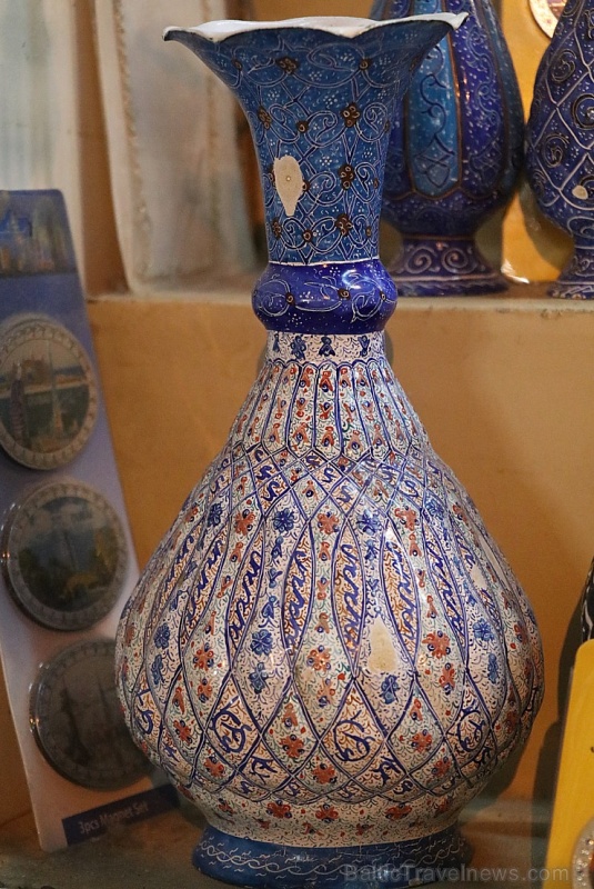 Travelnews.lv apmeklē Šārdžas moderno tirgu - suvenīri, antikvariāti, dekorācijas, mantas. Atbalsta: VisitSharjah.com un Novatours.lv Travelnews.lv apmeklē Šārdžas moderno tirgu - suvenīri, antikvariāti, dekorācijas, mantas. Atbalsta: VisitSharjah.com un Novatours.lv 272109