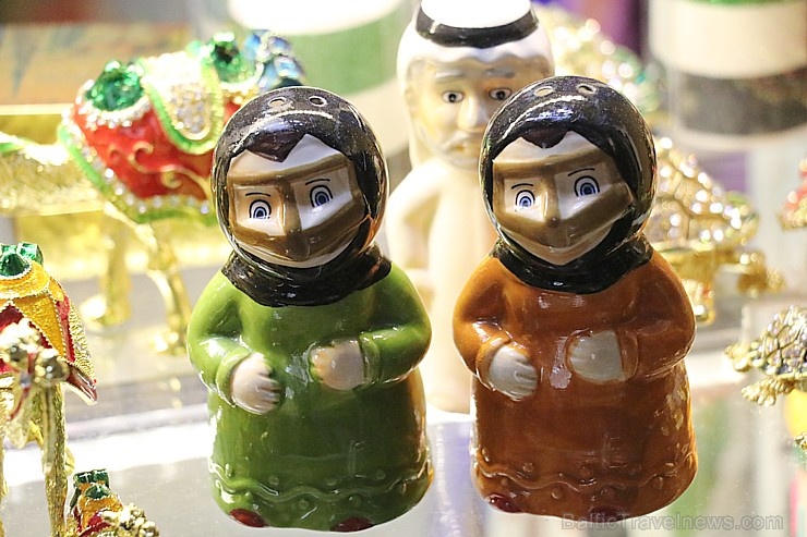 Travelnews.lv apmeklē Šārdžas moderno tirgu - suvenīri, antikvariāti, dekorācijas, mantas. Atbalsta: VisitSharjah.com un Novatours.lv Travelnews.lv apmeklē Šārdžas moderno tirgu - suvenīri, antikvariāti, dekorācijas, mantas. Atbalsta: VisitSharjah.com un Novatours.lv 272112