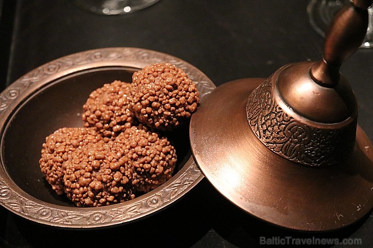Travelnews.lv apmeklē muzeju «Majlis Al Midfa», kas veltīts Ibrahim bin Mohammed al Midfa. Atbalsta: VisitSharjah.com un Novatours.lv Travelnews.lv apmeklē muzeju «Majlis Al Midfa», kas veltīts Ibrahim bin Mohammed al Midfa. Atbalsta: VisitSharjah.com un Novatours.lv 272577