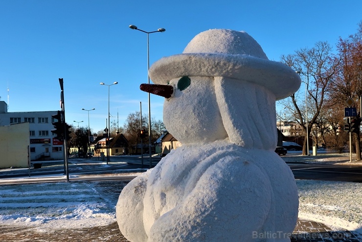Cauri deviņām Latvijas kaprīzajām ziemām Dobeles dižie sniegavīri ir veiksmīgi atnākuši līdz savam desmitajam saietam Cauri deviņām Latvijas kaprīzajām ziemām Dobeles dižie sniegavīri ir veiksmīgi atnākuši līdz savam desmitajam saietam 272635