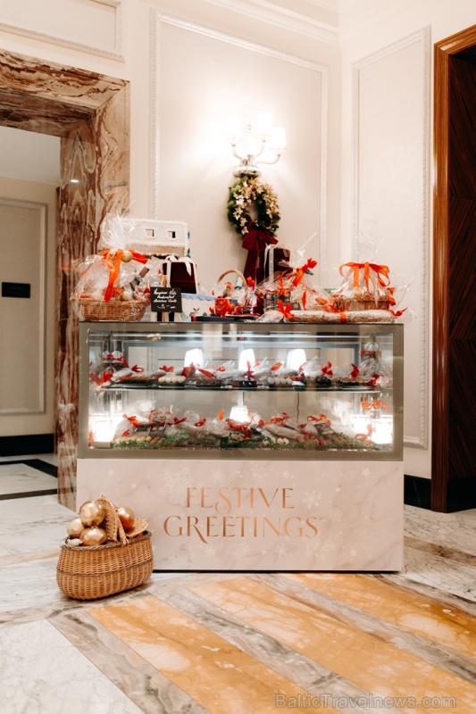 Viesnīca Grand Hotel Kempinski turpinot tradīciju pulcē rīdziniekus uz svinīgo Ziemassvētku egles iedegšanas ceremoniju Viesnīca Grand Hotel Kempinski turpinot tradīciju pulcē rīdziniekus uz svinīgo Ziemassvētku egles iedegšanas ceremoniju 272823