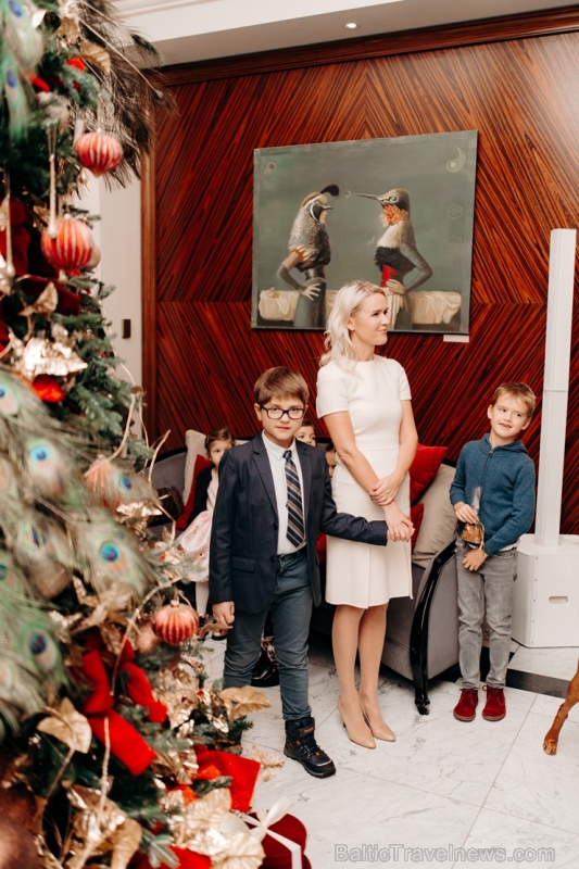 Viesnīca Grand Hotel Kempinski turpinot tradīciju pulcē rīdziniekus uz svinīgo Ziemassvētku egles iedegšanas ceremoniju Viesnīca Grand Hotel Kempinski turpinot tradīciju pulcē rīdziniekus uz svinīgo Ziemassvētku egles iedegšanas ceremoniju 272827