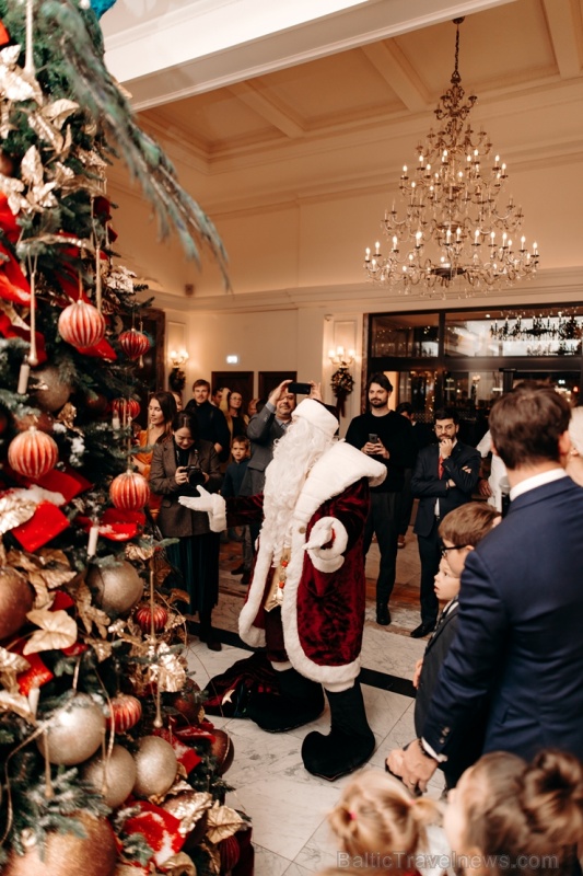 Viesnīca Grand Hotel Kempinski turpinot tradīciju pulcē rīdziniekus uz svinīgo Ziemassvētku egles iedegšanas ceremoniju Viesnīca Grand Hotel Kempinski turpinot tradīciju pulcē rīdziniekus uz svinīgo Ziemassvētku egles iedegšanas ceremoniju 272830