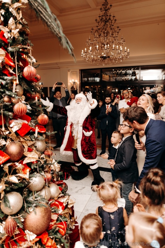 Viesnīca Grand Hotel Kempinski turpinot tradīciju pulcē rīdziniekus uz svinīgo Ziemassvētku egles iedegšanas ceremoniju Viesnīca Grand Hotel Kempinski turpinot tradīciju pulcē rīdziniekus uz svinīgo Ziemassvētku egles iedegšanas ceremoniju 272831