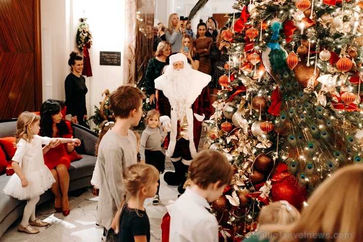 Viesnīca Grand Hotel Kempinski turpinot tradīciju pulcē rīdziniekus uz svinīgo Ziemassvētku egles iedegšanas ceremoniju 272832