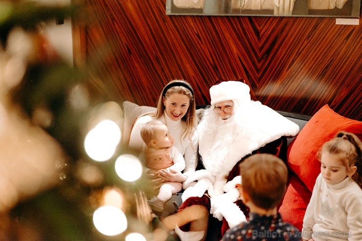 Viesnīca Grand Hotel Kempinski turpinot tradīciju pulcē rīdziniekus uz svinīgo Ziemassvētku egles iedegšanas ceremoniju Viesnīca Grand Hotel Kempinski turpinot tradīciju pulcē rīdziniekus uz svinīgo Ziemassvētku egles iedegšanas ceremoniju 272838