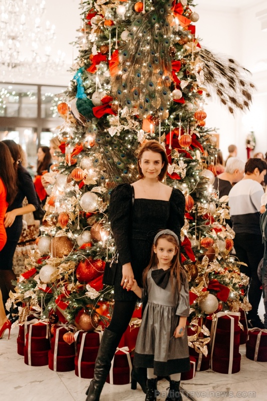 Viesnīca Grand Hotel Kempinski turpinot tradīciju pulcē rīdziniekus uz svinīgo Ziemassvētku egles iedegšanas ceremoniju Viesnīca Grand Hotel Kempinski turpinot tradīciju pulcē rīdziniekus uz svinīgo Ziemassvētku egles iedegšanas ceremoniju 272839