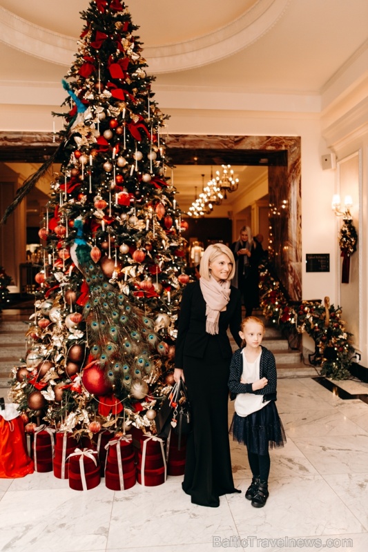 Viesnīca Grand Hotel Kempinski turpinot tradīciju pulcē rīdziniekus uz svinīgo Ziemassvētku egles iedegšanas ceremoniju Viesnīca Grand Hotel Kempinski turpinot tradīciju pulcē rīdziniekus uz svinīgo Ziemassvētku egles iedegšanas ceremoniju 272847