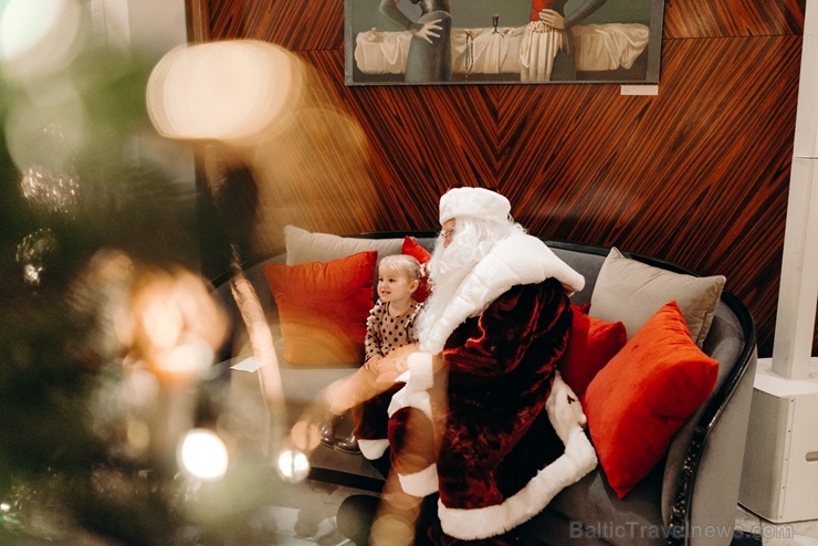 Viesnīca Grand Hotel Kempinski turpinot tradīciju pulcē rīdziniekus uz svinīgo Ziemassvētku egles iedegšanas ceremoniju Viesnīca Grand Hotel Kempinski turpinot tradīciju pulcē rīdziniekus uz svinīgo Ziemassvētku egles iedegšanas ceremoniju 272848