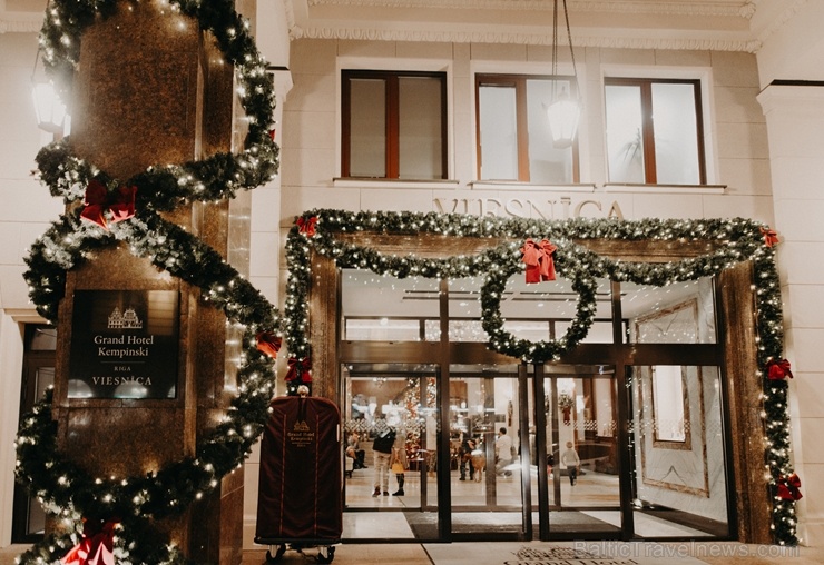 Viesnīca Grand Hotel Kempinski turpinot tradīciju pulcē rīdziniekus uz svinīgo Ziemassvētku egles iedegšanas ceremoniju Viesnīca Grand Hotel Kempinski turpinot tradīciju pulcē rīdziniekus uz svinīgo Ziemassvētku egles iedegšanas ceremoniju 272855