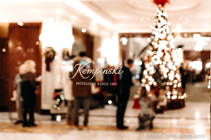 Viesnīca Grand Hotel Kempinski turpinot tradīciju pulcē rīdziniekus uz svinīgo Ziemassvētku egles iedegšanas ceremoniju Viesnīca Grand Hotel Kempinski turpinot tradīciju pulcē rīdziniekus uz svinīgo Ziemassvētku egles iedegšanas ceremoniju 272857