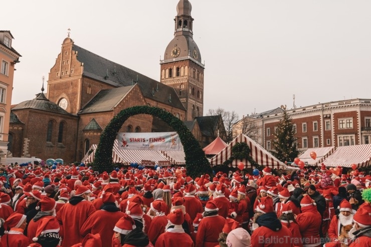 Ziemassvētku vecīšu labdarības skrējiens ir pozitīvām emocijām piepildīts pasākums, kurā ik gadu piedalās simtiem jautru dalībnieku ar mērķi palīdzēt Ziemassvētku vecīšu labdarības skrējiens ir pozitīvām emocijām piepildīts pasākums, kurā ik gadu piedalās simtiem jautru dalībnieku ar mērķi palīdzēt 273064