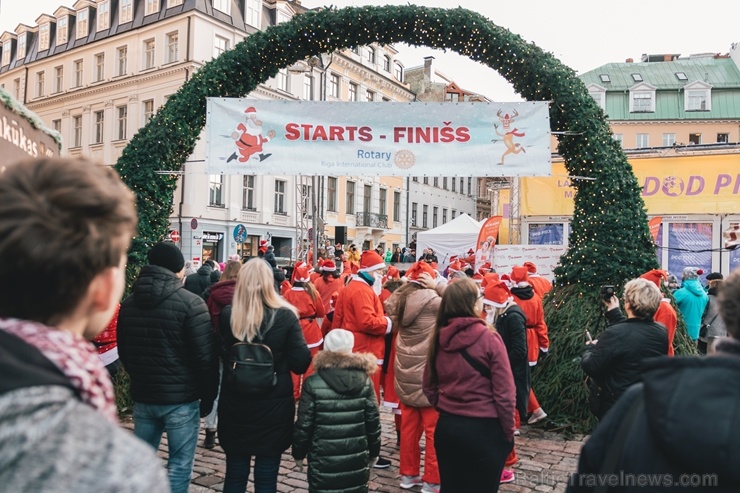 Ziemassvētku vecīšu labdarības skrējiens ir pozitīvām emocijām piepildīts pasākums, kurā ik gadu piedalās simtiem jautru dalībnieku ar mērķi palīdzēt Ziemassvētku vecīšu labdarības skrējiens ir pozitīvām emocijām piepildīts pasākums, kurā ik gadu piedalās simtiem jautru dalībnieku ar mērķi palīdzēt 273066