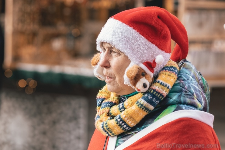 Ziemassvētku vecīšu labdarības skrējiens ir pozitīvām emocijām piepildīts pasākums, kurā ik gadu piedalās simtiem jautru dalībnieku ar mērķi palīdzēt Ziemassvētku vecīšu labdarības skrējiens ir pozitīvām emocijām piepildīts pasākums, kurā ik gadu piedalās simtiem jautru dalībnieku ar mērķi palīdzēt 273079