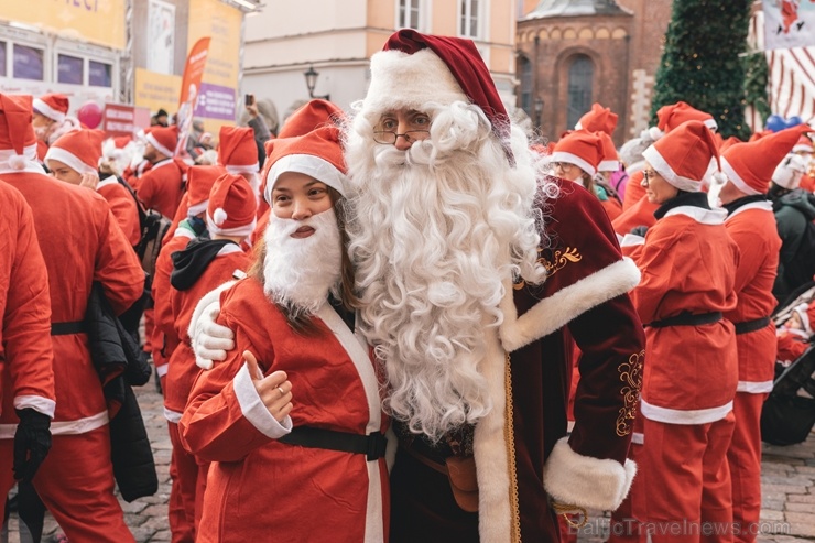 Ziemassvētku vecīšu labdarības skrējiens ir pozitīvām emocijām piepildīts pasākums, kurā ik gadu piedalās simtiem jautru dalībnieku ar mērķi palīdzēt Ziemassvētku vecīšu labdarības skrējiens ir pozitīvām emocijām piepildīts pasākums, kurā ik gadu piedalās simtiem jautru dalībnieku ar mērķi palīdzēt 273088
