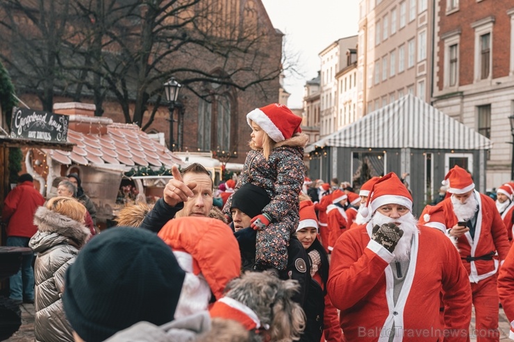 Ziemassvētku vecīšu labdarības skrējiens ir pozitīvām emocijām piepildīts pasākums, kurā ik gadu piedalās simtiem jautru dalībnieku ar mērķi palīdzēt Ziemassvētku vecīšu labdarības skrējiens ir pozitīvām emocijām piepildīts pasākums, kurā ik gadu piedalās simtiem jautru dalībnieku ar mērķi palīdzēt 273091